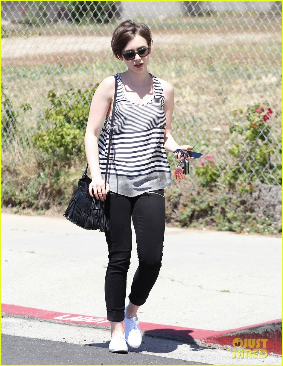 lily collins thinks ny in spring is everything 08