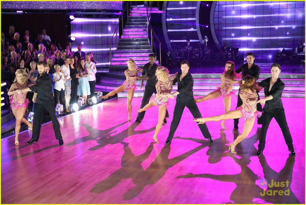 dancing with stars women tour preview opening number pics video 04