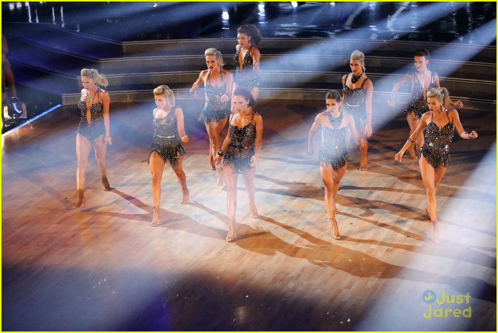 dancing with stars women tour preview opening number pics video 19