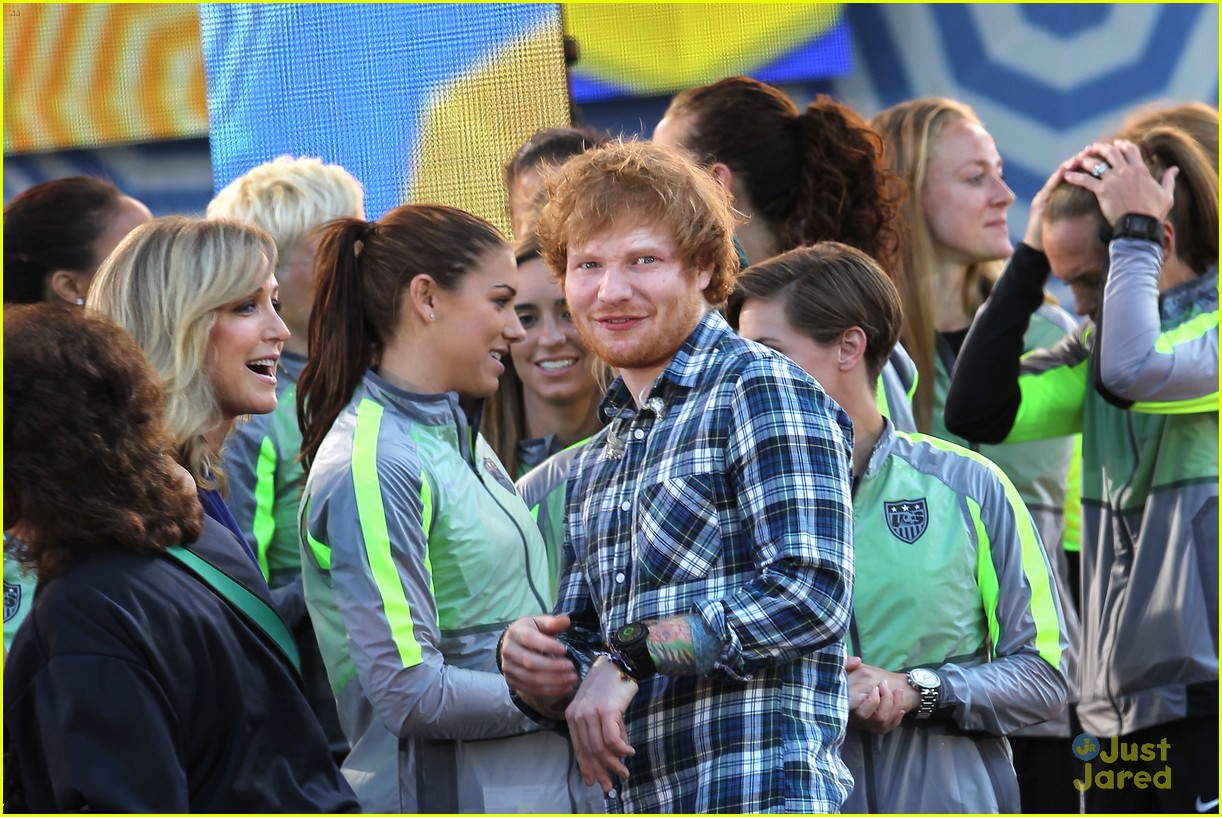 ed sheeran says taylor swift is too tall for him 02