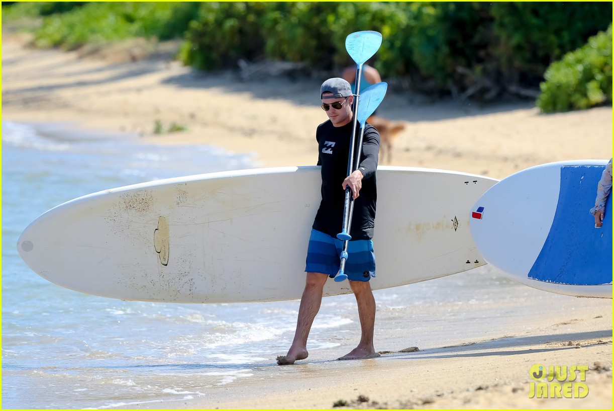 zac efron paddleboard hawaii 10