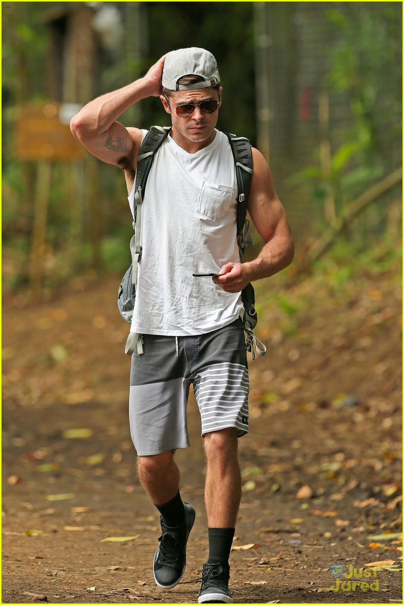 zac efron ripped memorial day weekend 01