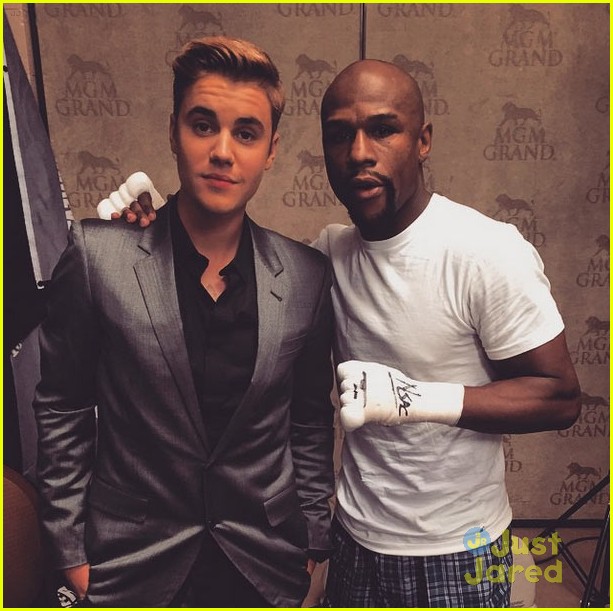 justin bieber joins floyd mayweather at big fight 03