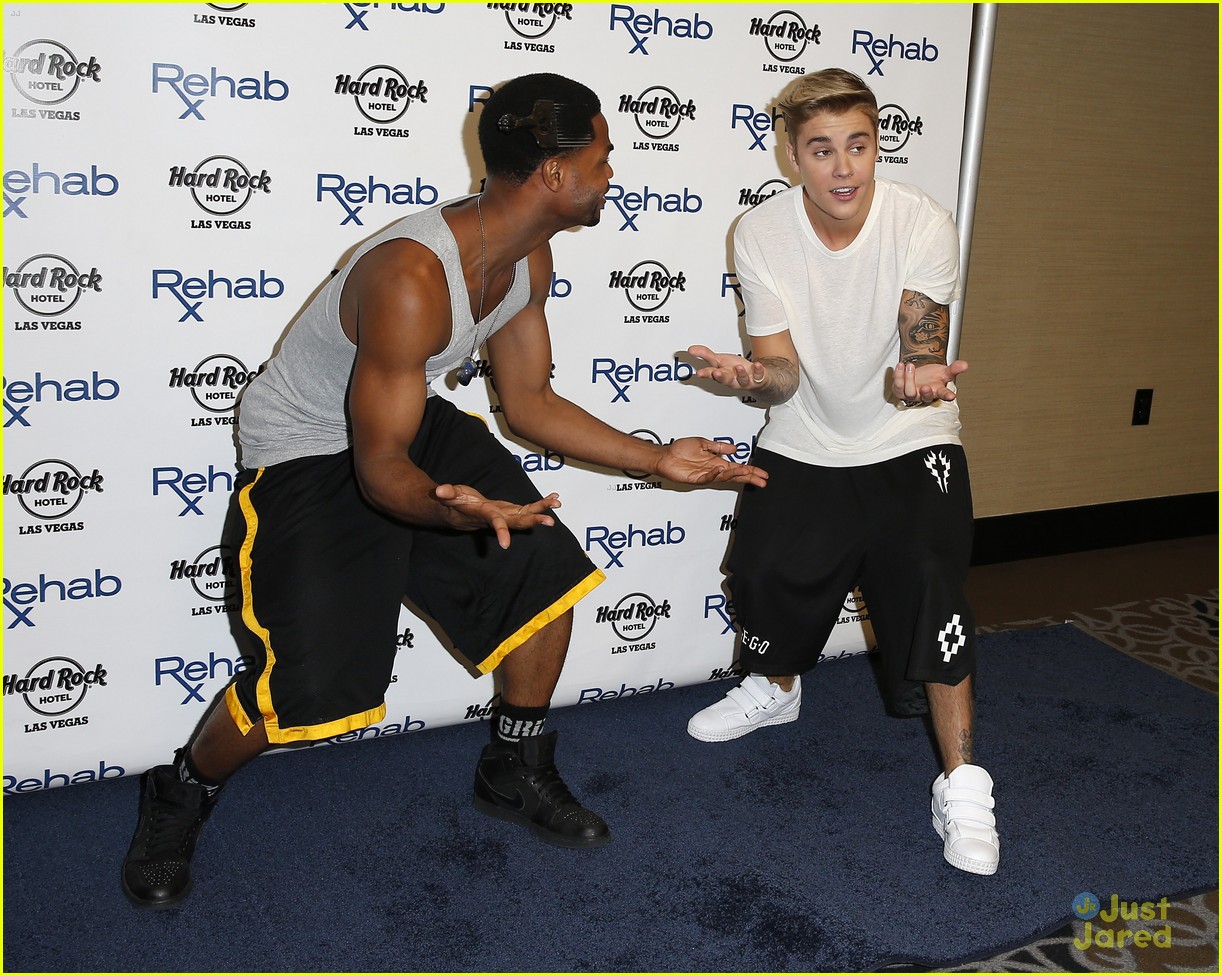 justin bieber joins floyd mayweather at big fight 13
