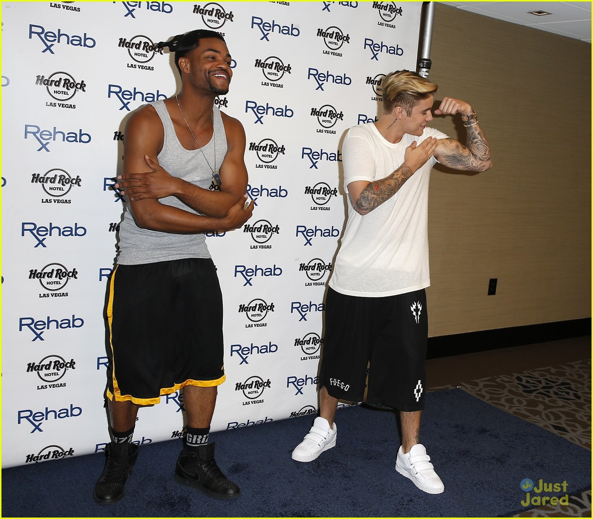 justin bieber joins floyd mayweather at big fight 14