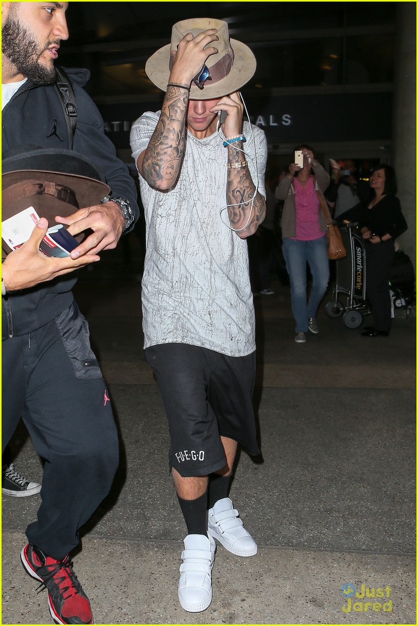 justin bieber flies home for pal floyd mayweathers big fight 11