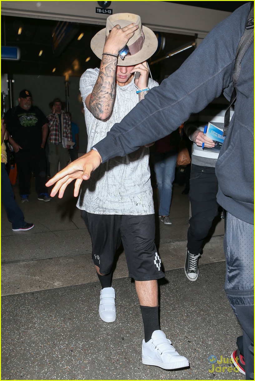 justin bieber flies home for pal floyd mayweathers big fight 12