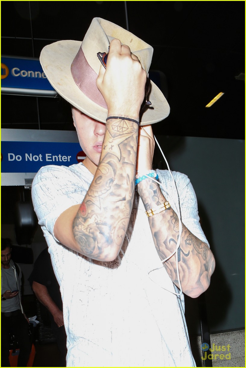 justin bieber flies home for pal floyd mayweathers big fight 15