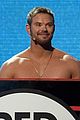 kellan lutz stripped down on stage at red nose day 04