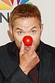 kellan lutz stripped down on stage at red nose day 09