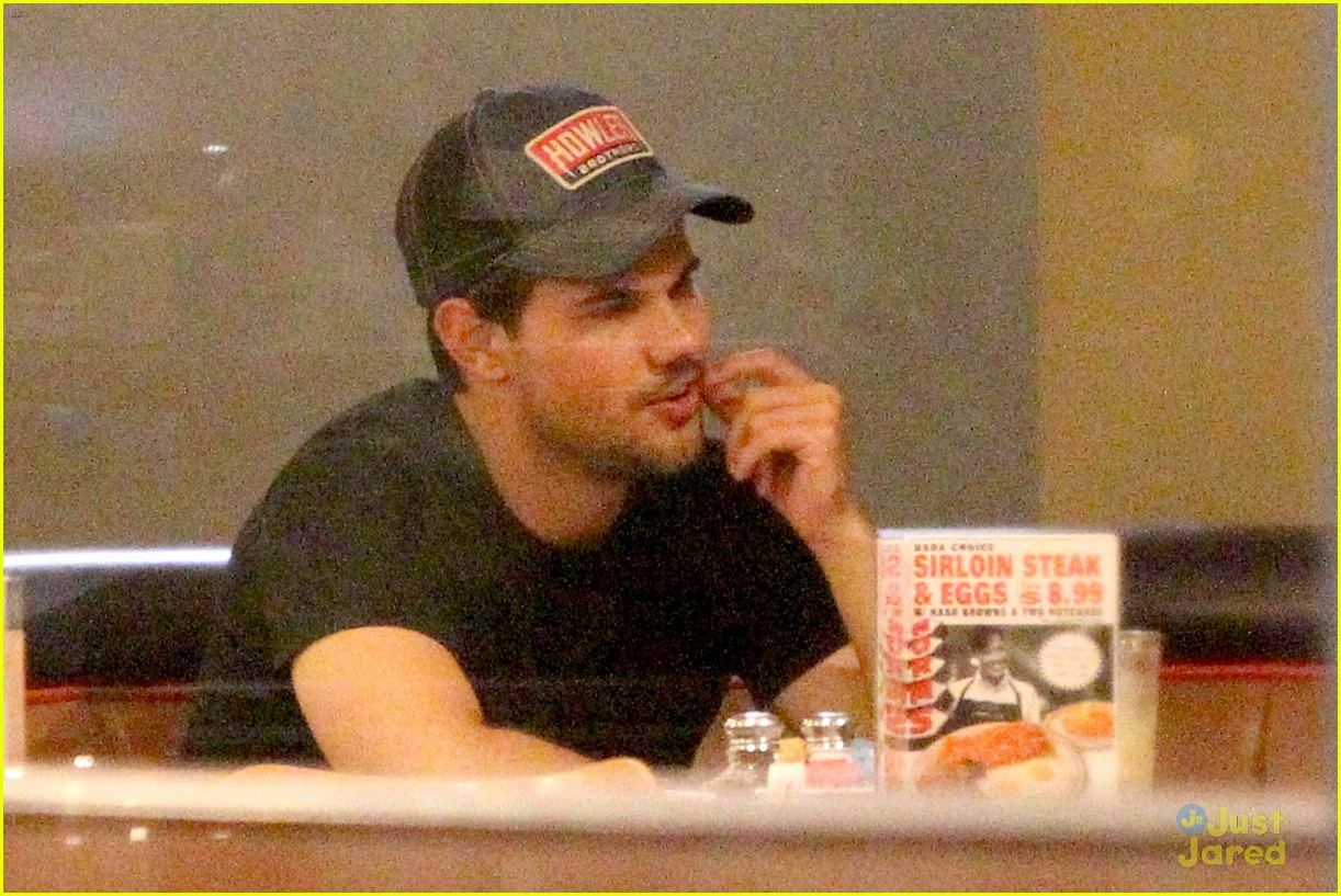 taylor lautner satisfies late night cravings at norms 10