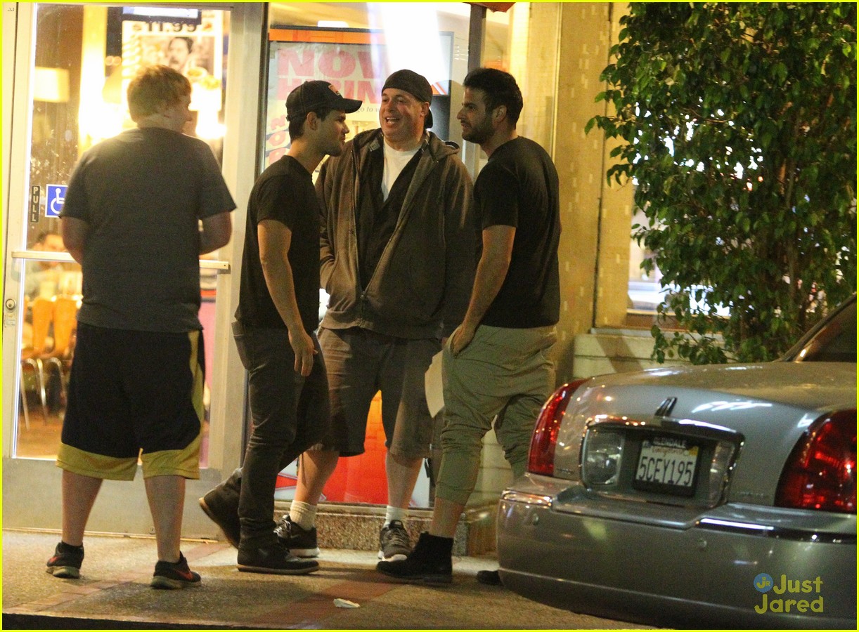 taylor lautner satisfies late night cravings at norms 17