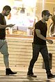 taylor lautner satisfies late night cravings at norms 08