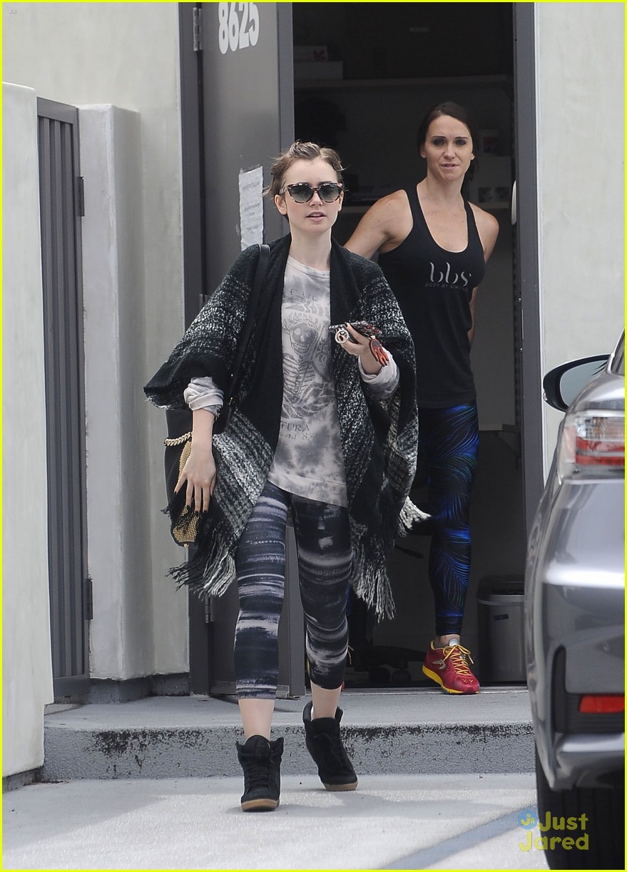 lily collins workout trash cute pic with mom jill 06