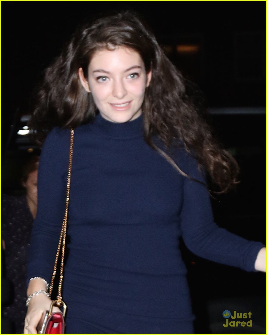 lorde dines with jennifer lawrence before met gala tonight 02