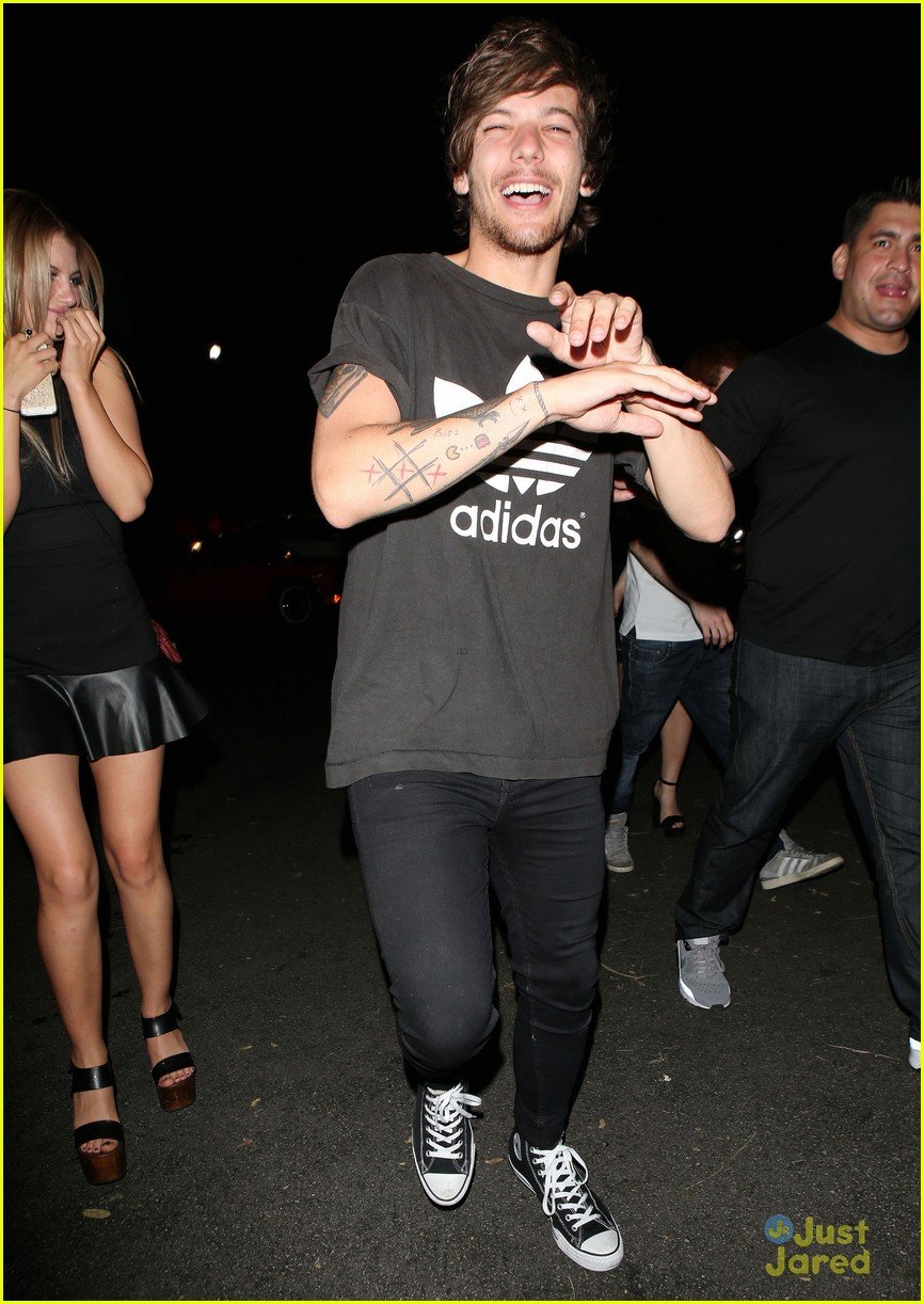 Full Sized Photo of <b>louis</b> <b>tomlinson</b> out los angeles girls 29 <b>Louis</b> <b>Tomlinso...</b>