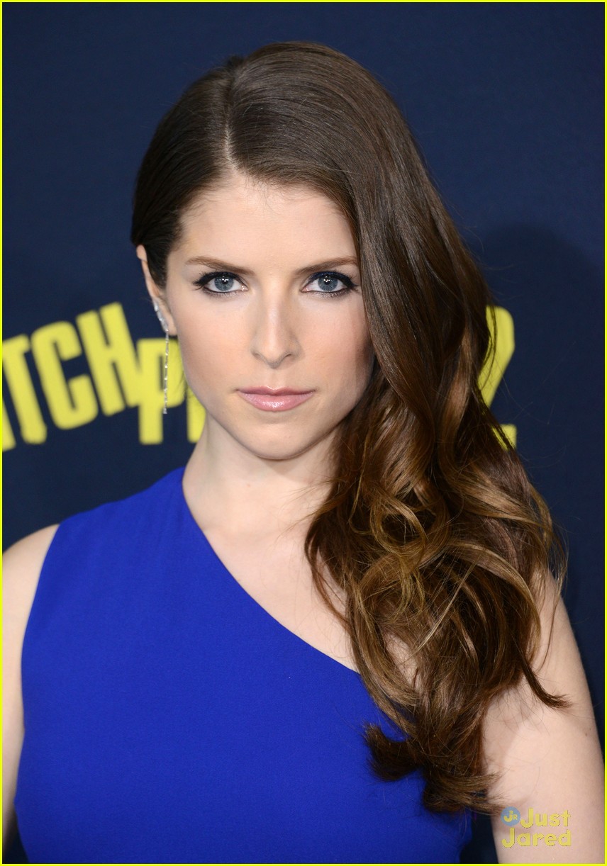 anna kendrick brittany snow pitch perfect premiere 13