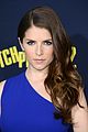 anna kendrick brittany snow pitch perfect premiere 13