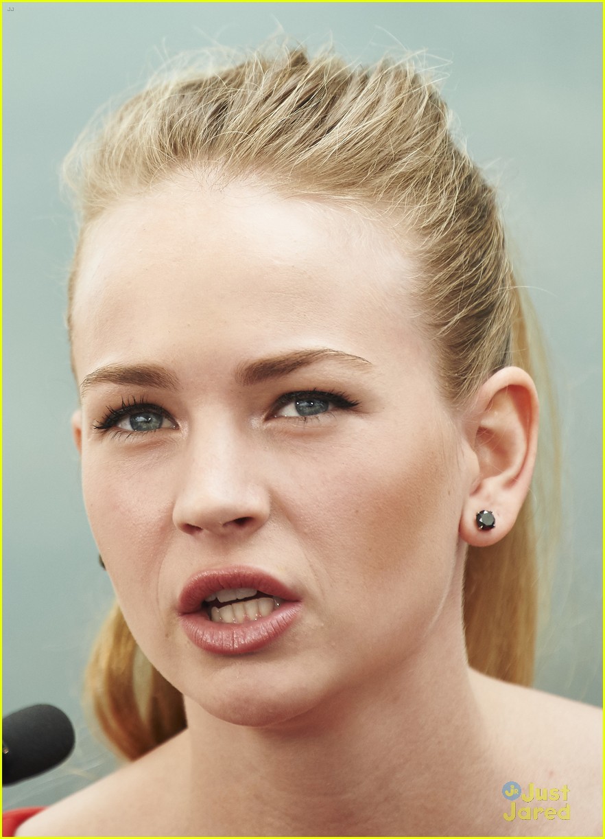 britt robertson fame isnt as crazy for her 24