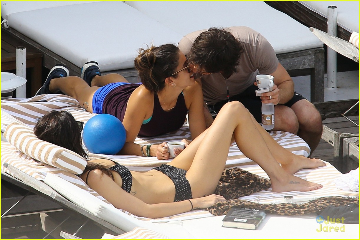 ian somerhalder nikki reed share poolside kiss in brazil 04