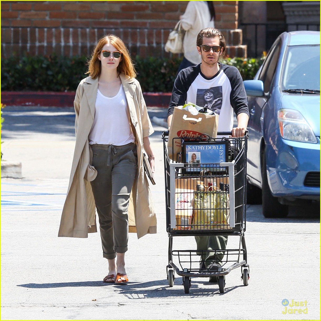 emma stone andrew garfield spotted together for first time in months 03