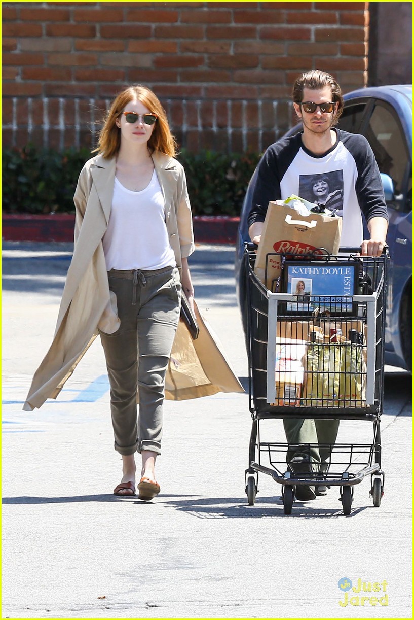 emma stone andrew garfield spotted together for first time in months 11