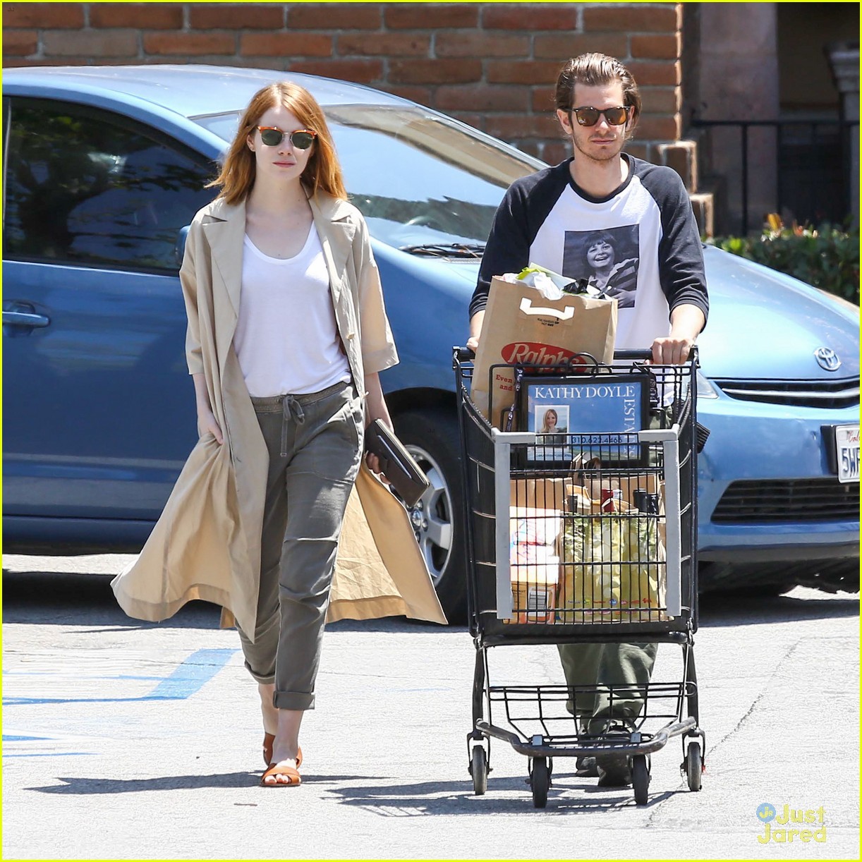 emma stone andrew garfield spotted together for first time in months 26