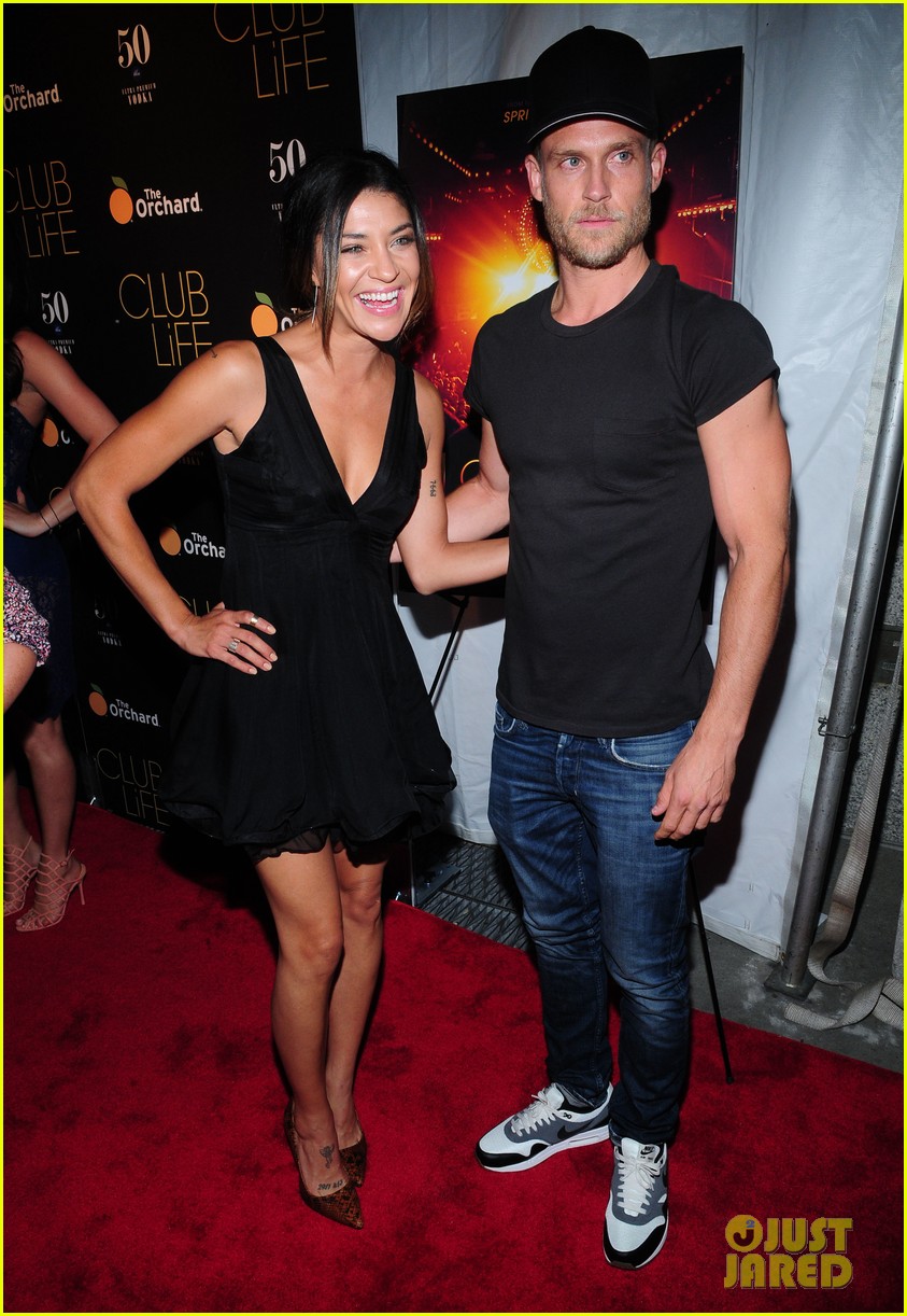 jessica szohr gets support from zach braff at club life 14