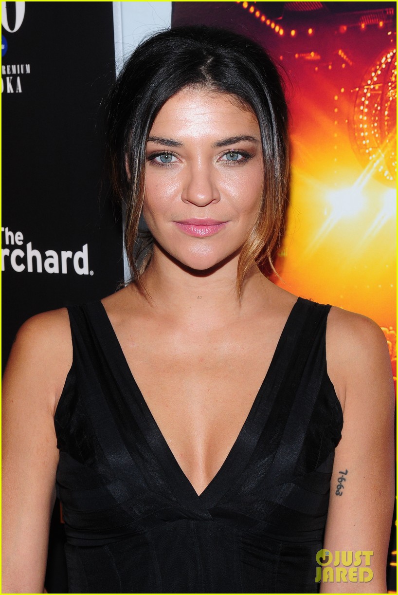 jessica szohr gets support from zach braff at club life 16