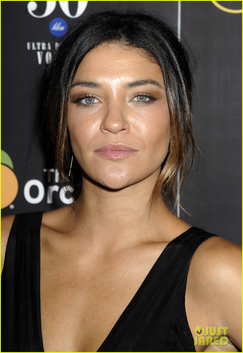 jessica szohr gets support from zach braff at club life 18