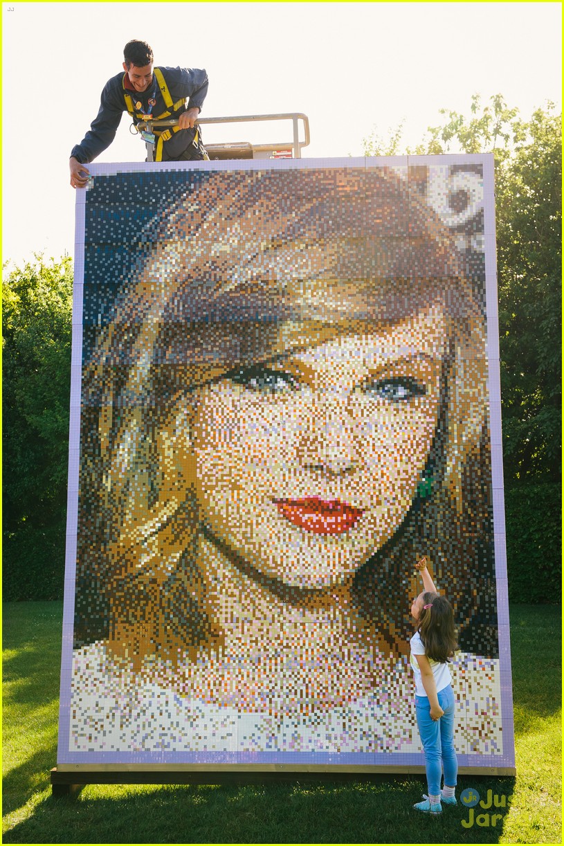 Taylor Swift Made Out of Legos Is Uncanny: Photo 817861