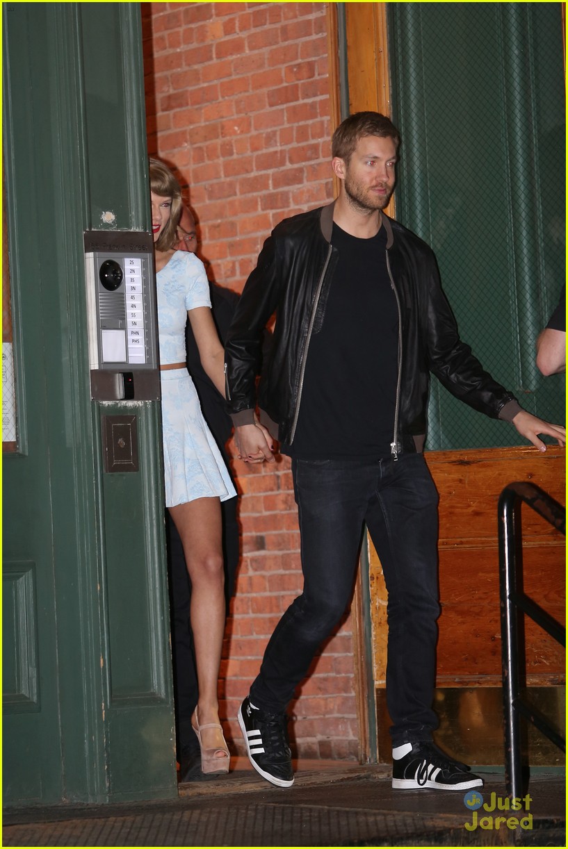 taylor swift calvin harris hold hands for nyc date night 11
