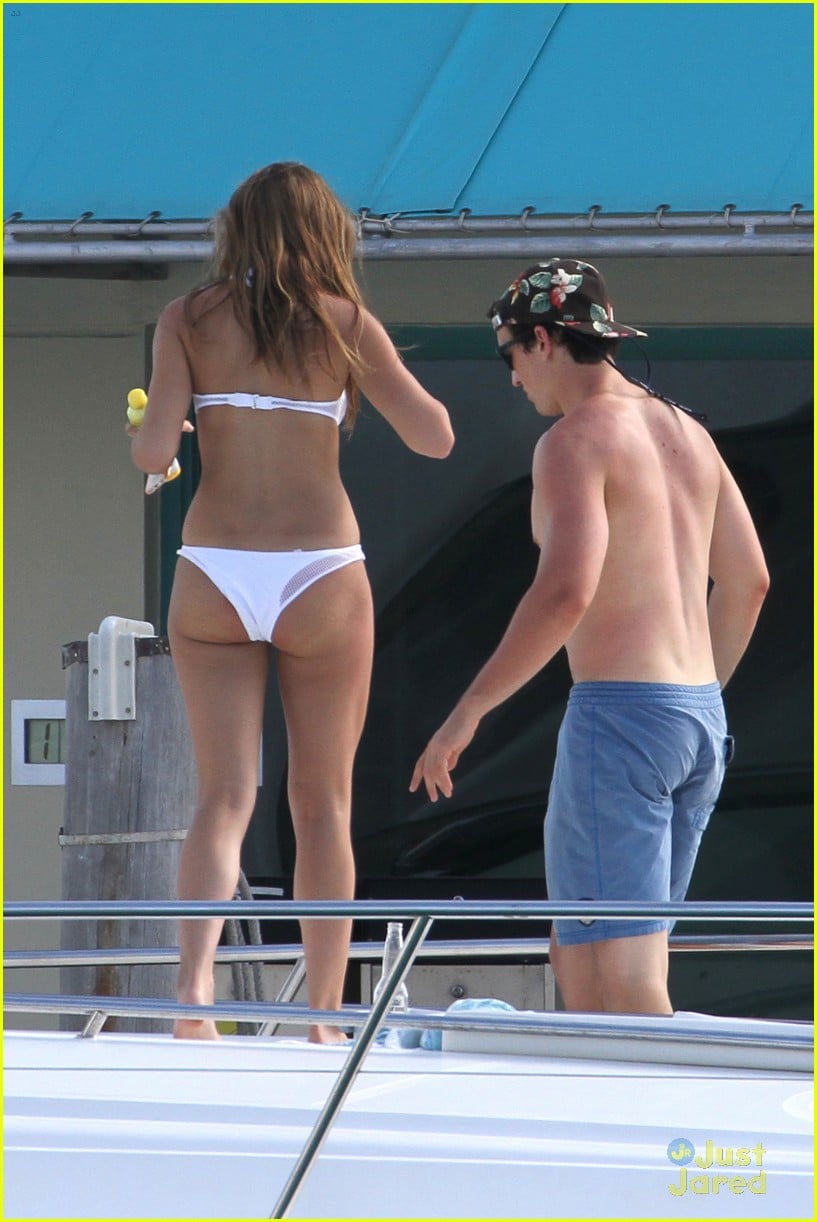 miles teller keleigh sperry have anniversary in miami 10