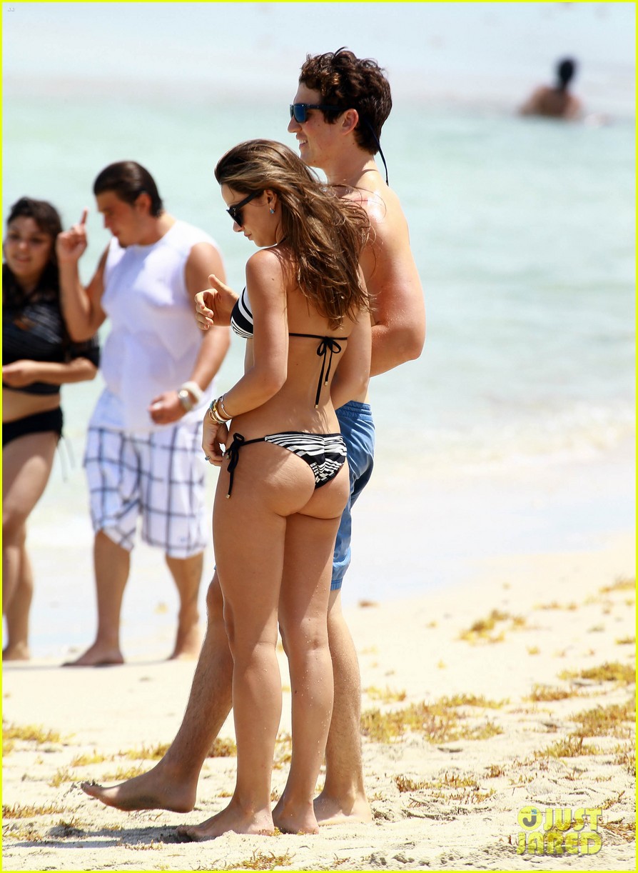 miles teller keleigh sperry continue their vacation 20