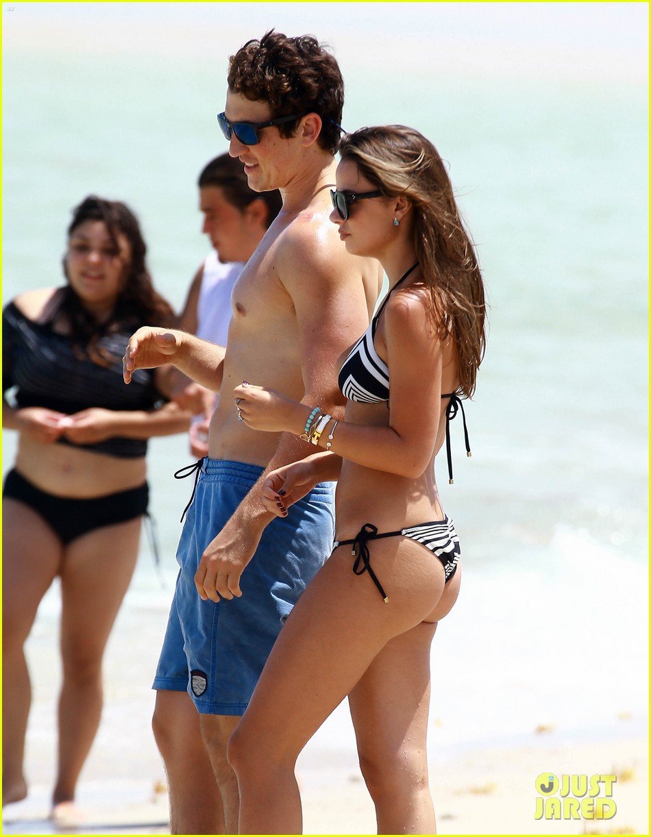 miles teller keleigh sperry continue their vacation 22
