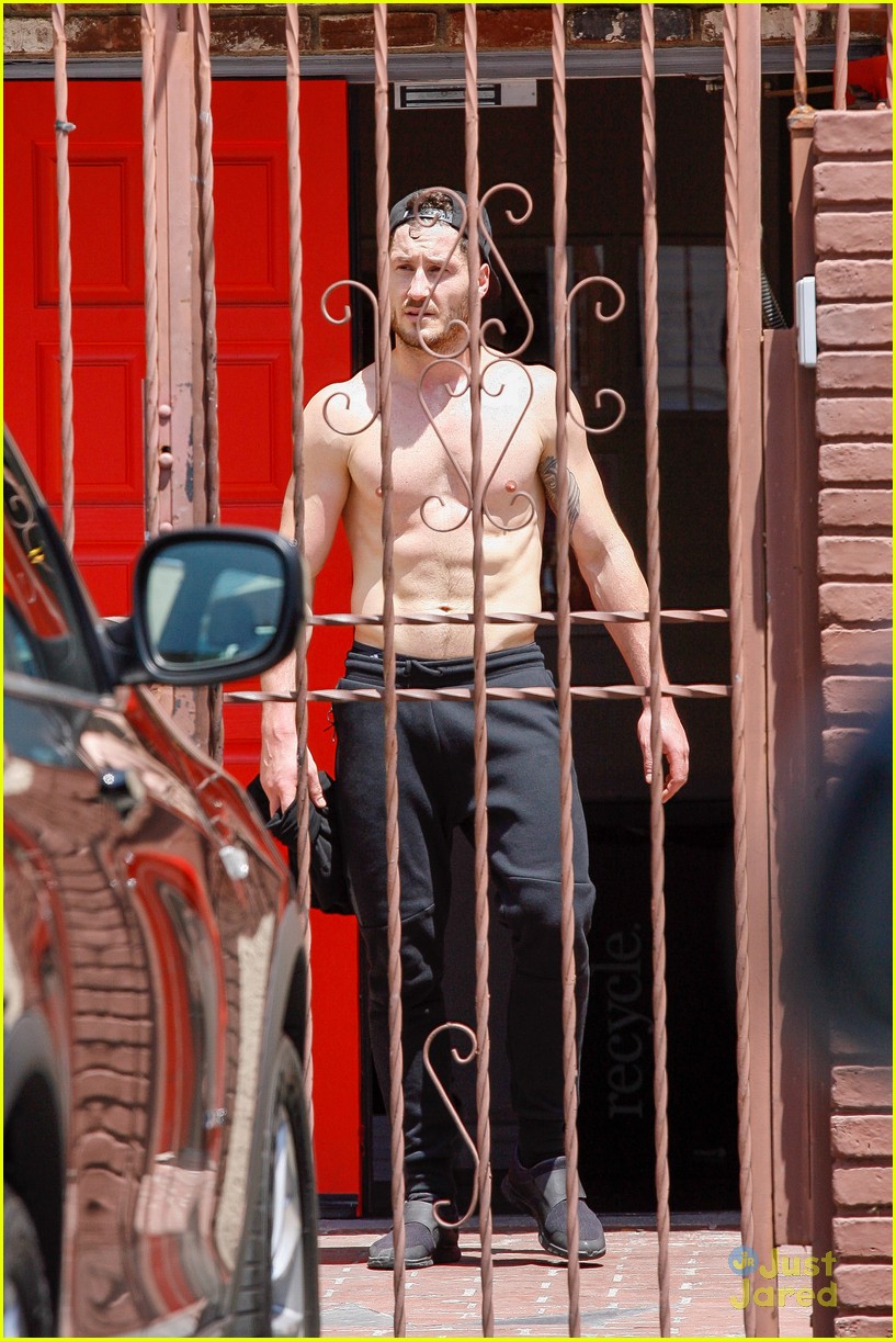 val chmerkovskiy shirtless witney carson dwts tour practice 25