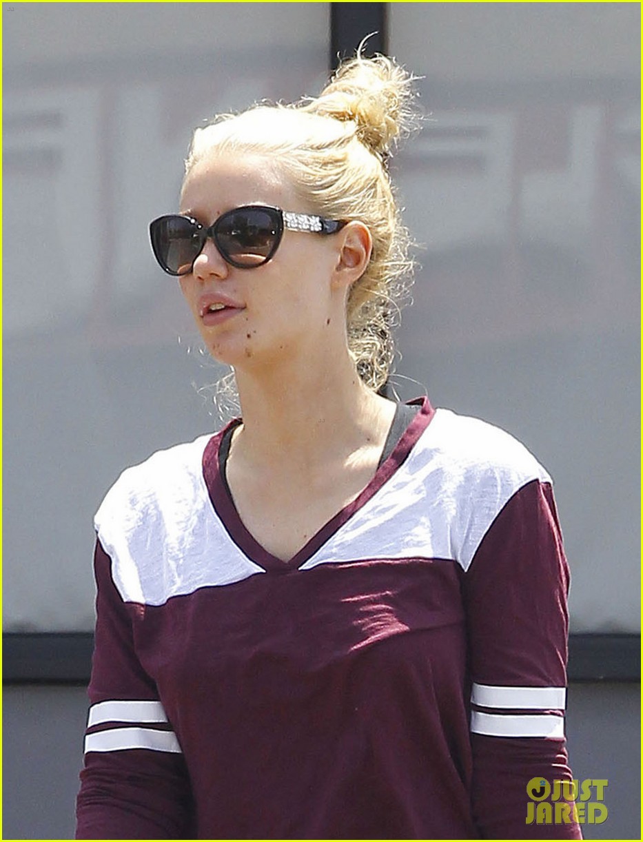 iggy azalea steps out after cancelling her tour 26