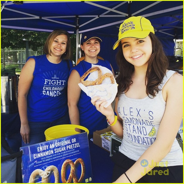 bailee madison lemonade stand philly 05
