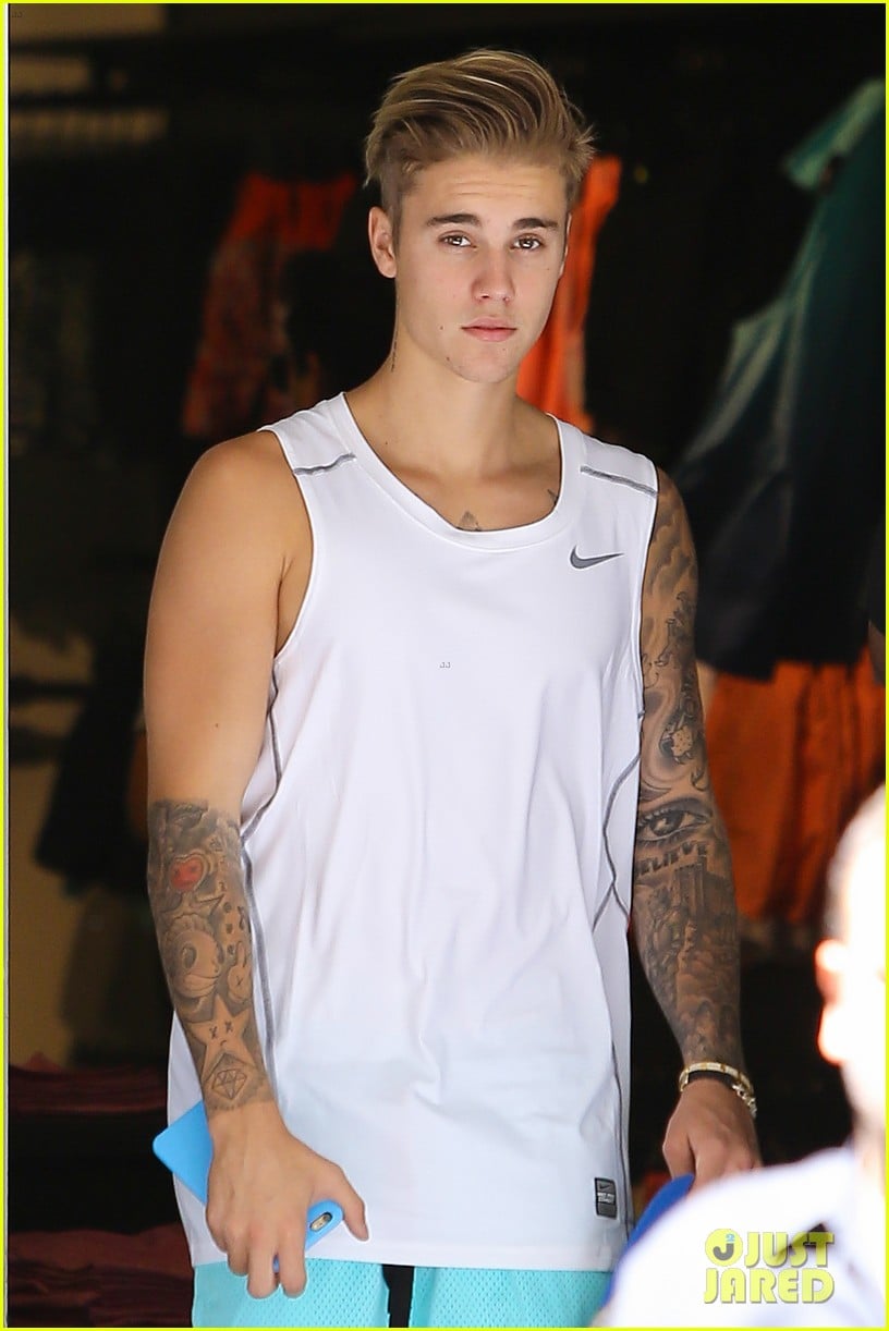 Justin Bieber is Locked \u0026 Loaded With Paintbull Gun: Photo 3221979 | Justin  Bieber Photos | Just Jared: Entertainment News, image size:816x1222