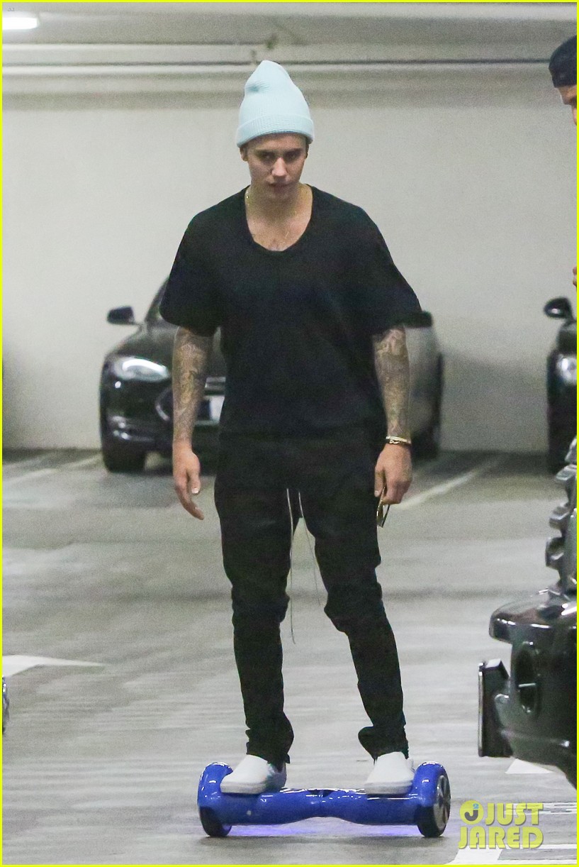 justin bieber clarifies hes not gay after kissing his bodyguard 09