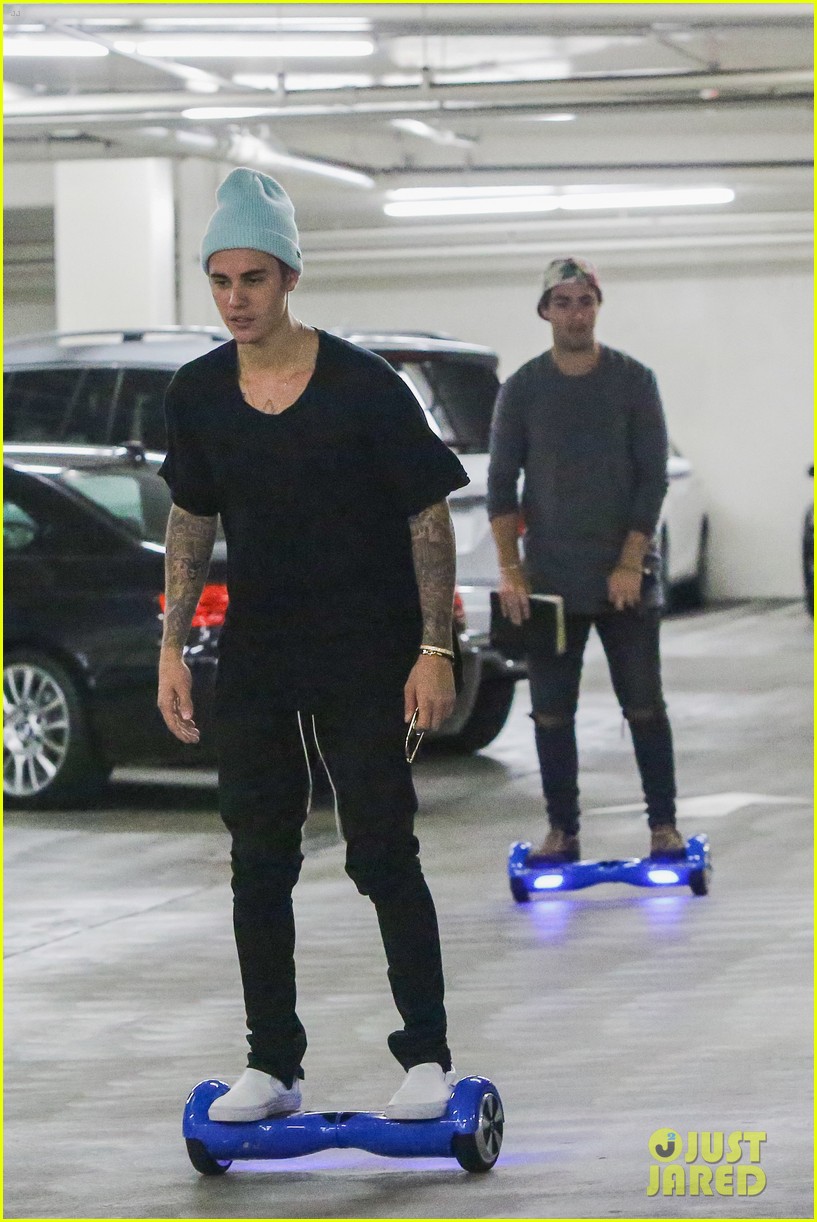 justin bieber clarifies hes not gay after kissing his bodyguard 12