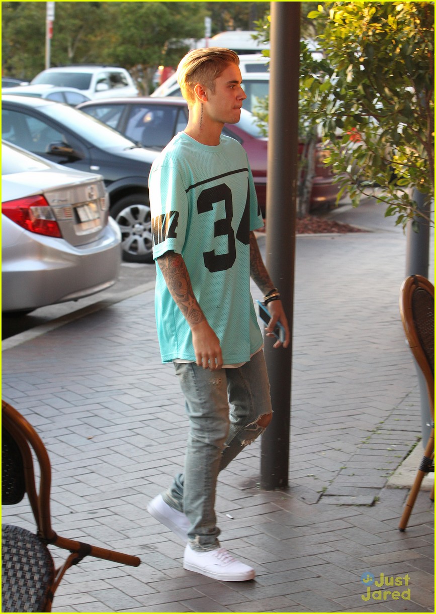 justin bieber travels down to sydney for hillsong church 05