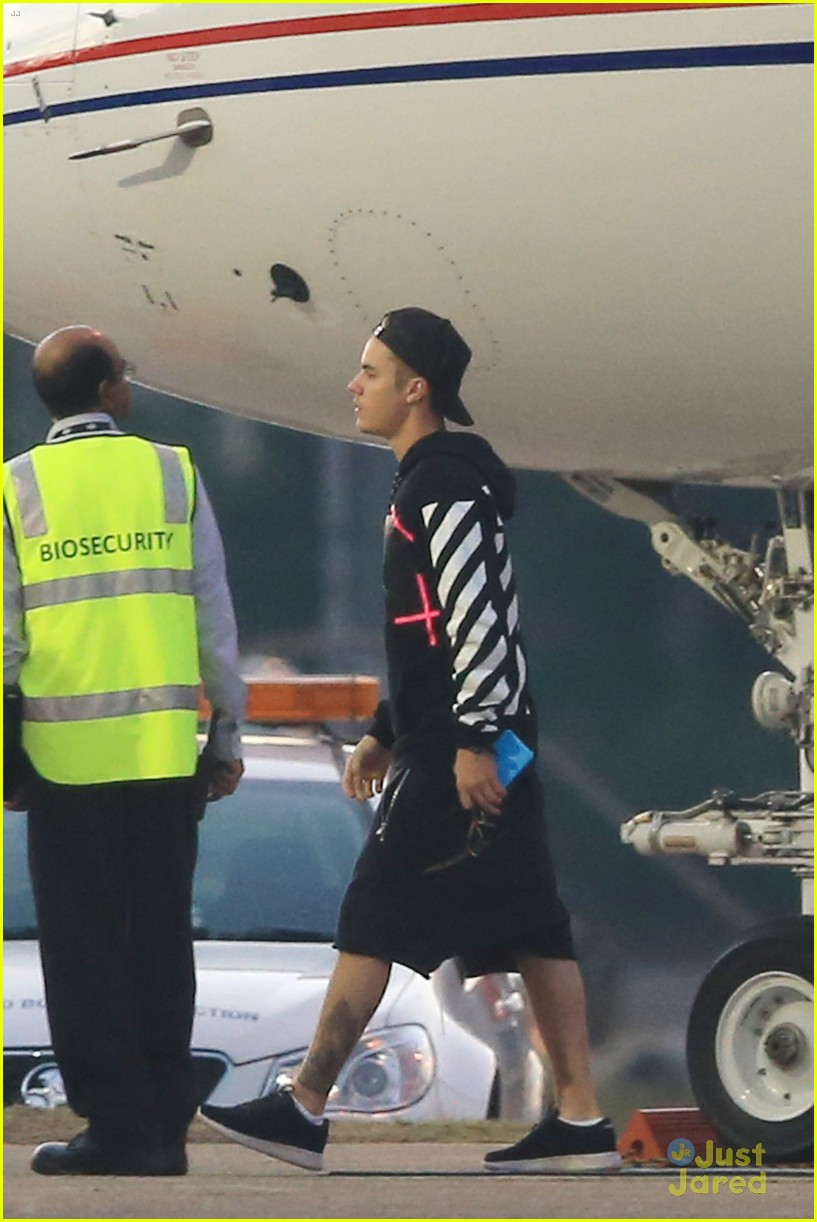 justin bieber travels down to sydney for hillsong church 18