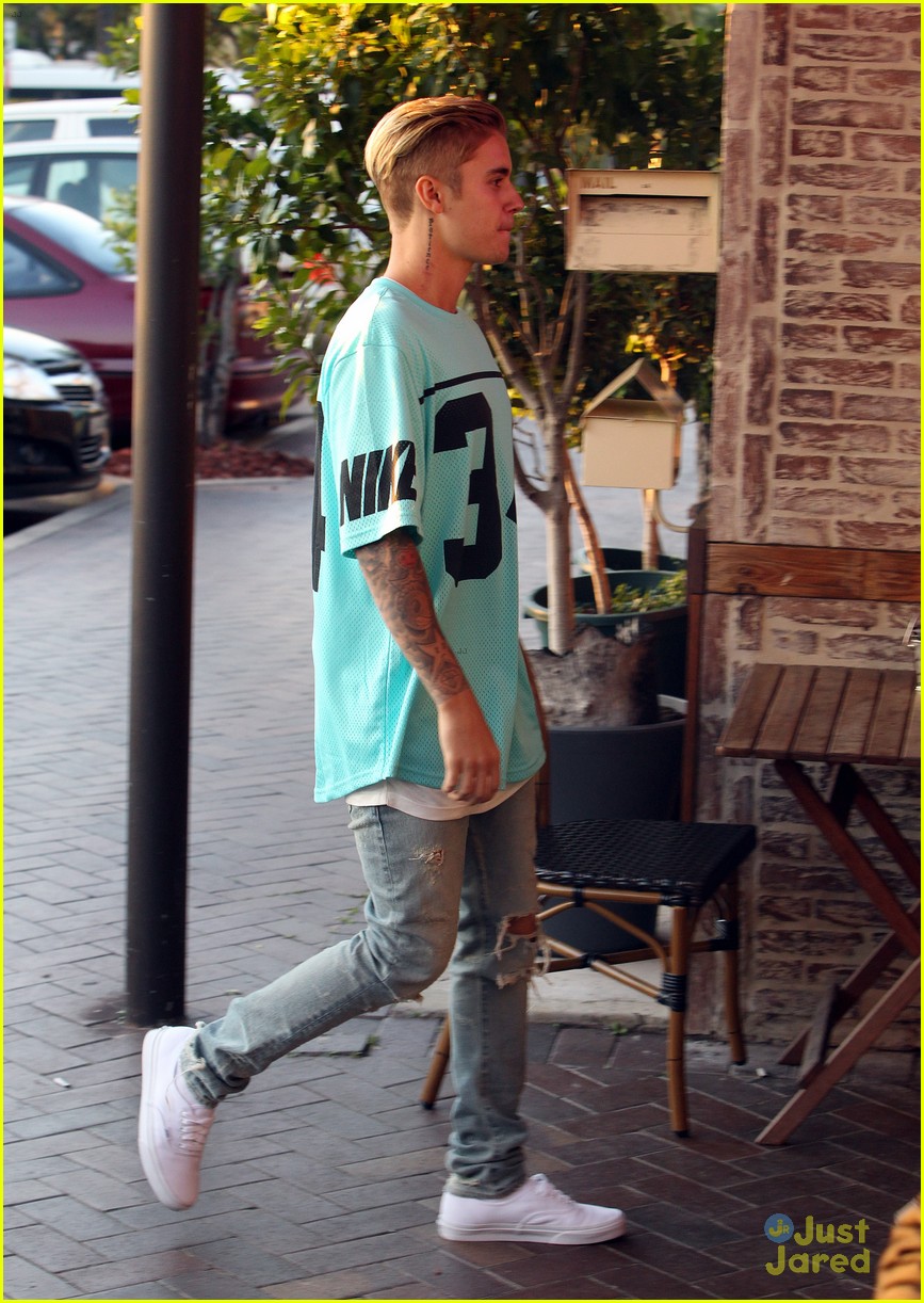 justin bieber travels down to sydney for hillsong church 22