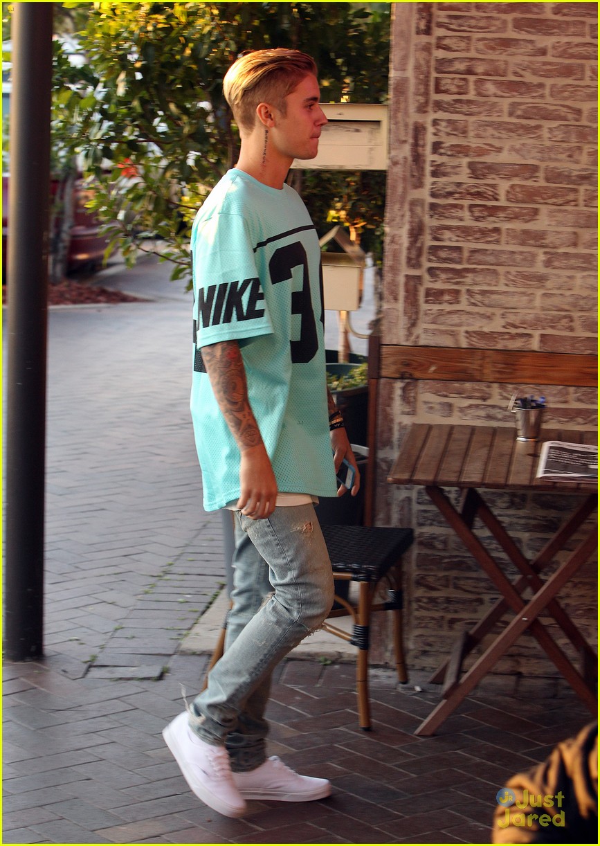 justin bieber travels down to sydney for hillsong church 23