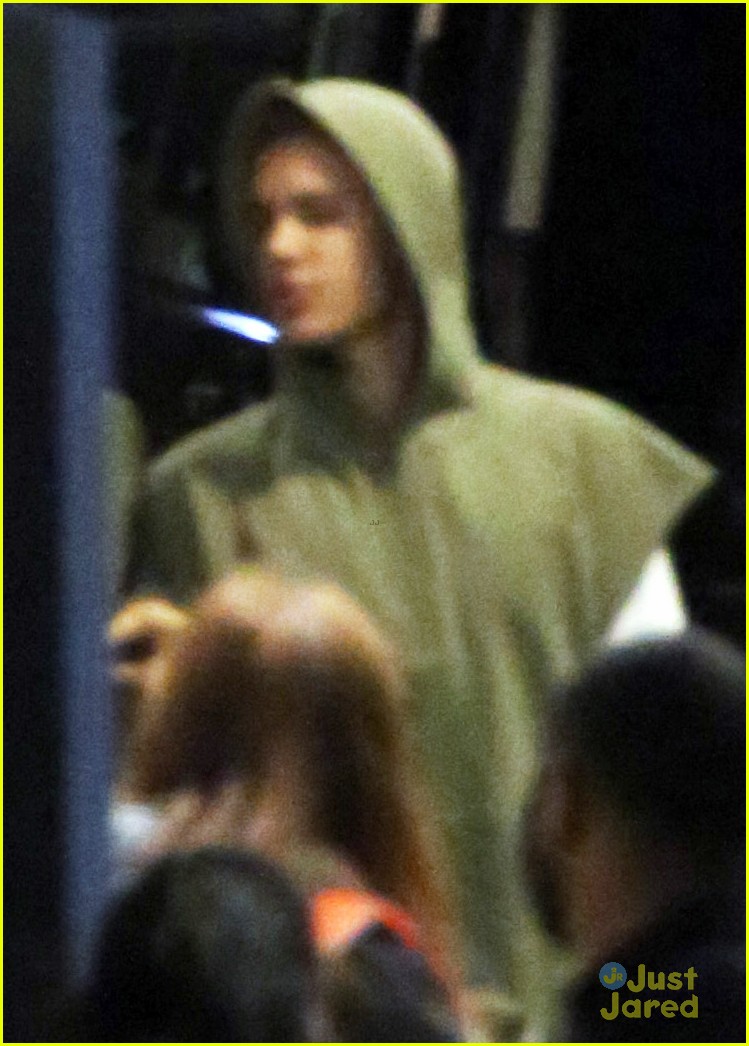 justin bieber travels down to sydney for hillsong church 28