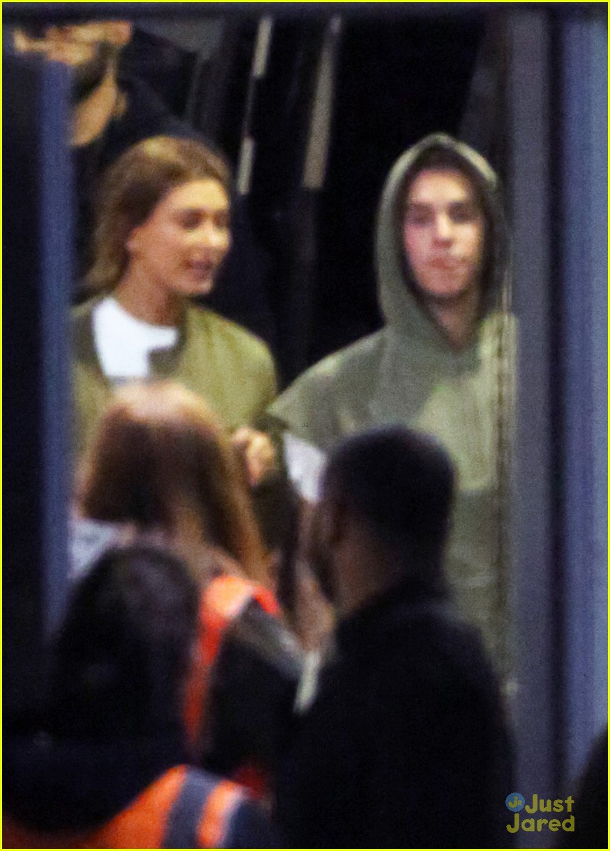 justin bieber travels down to sydney for hillsong church 31