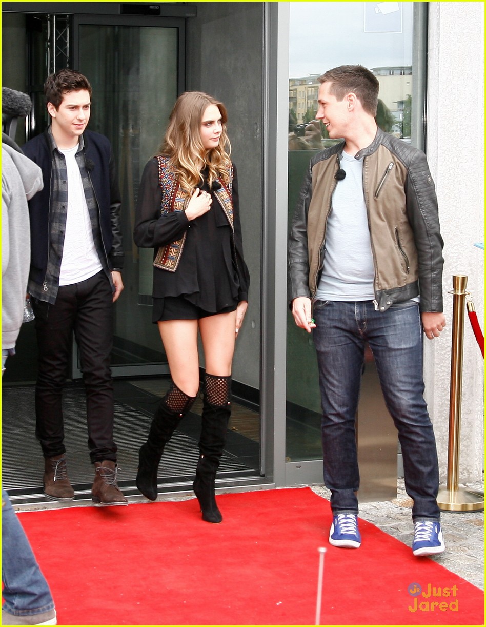 cara delevingne nat wolff helped audition berlin photo call john green paper towns 07