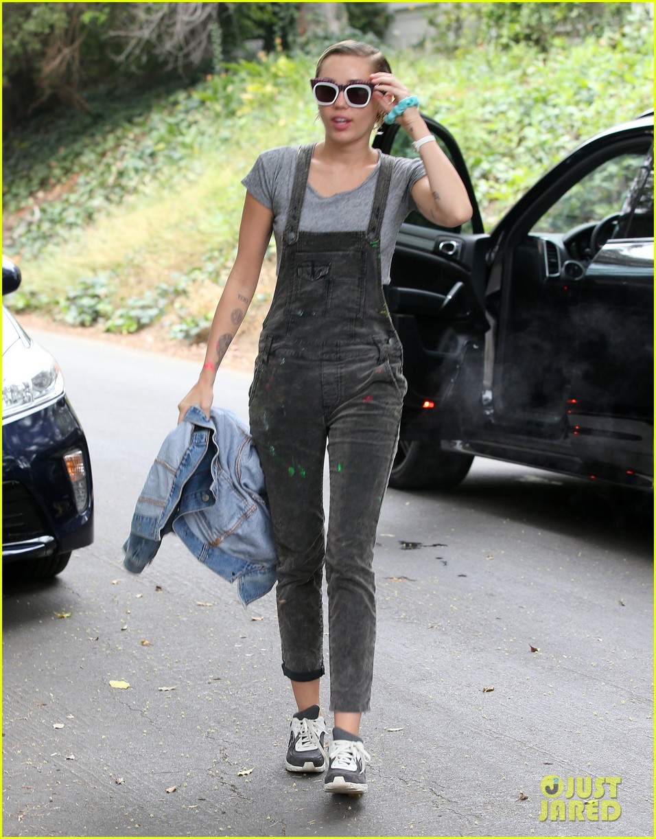 miley cyrus paint covered overalls 11