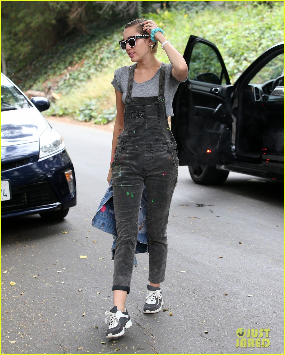 miley cyrus paint covered overalls 12